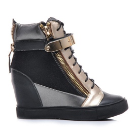 Iögonfallande sneakers svart