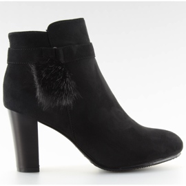 Svarta stövlar med pompomsvart H192 svart