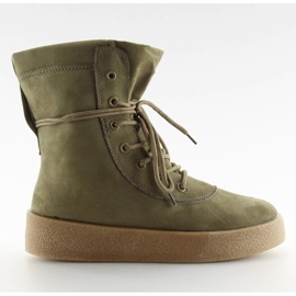 Gröna stövlar med höga sulor