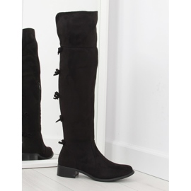 Svarta lårstövlar med bågar