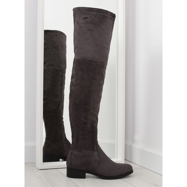 H182 grå musketörstövlar brun mångfärgad