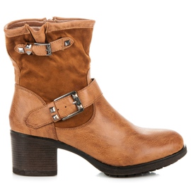 Super Mode Bruna Arbetare På En Stång