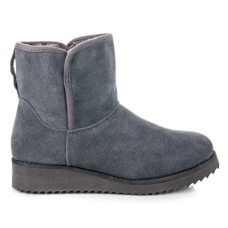 Coco Perla Muluki på perrongen grå