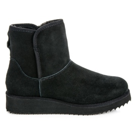 Coco Perla Muluki på perrongen svart