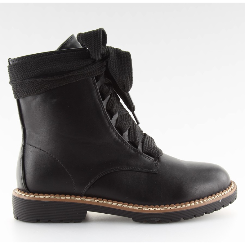 Svarta snörstövlar 8308 svart