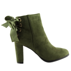 Gröna stövlar på stolpen A852 grön