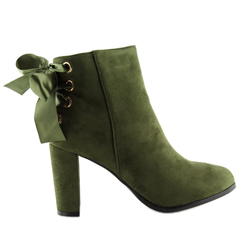 Gröna stövlar på stolpen A852 grön