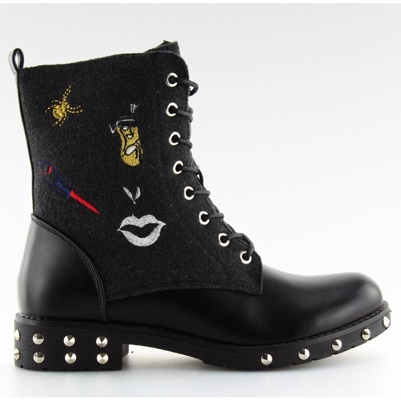 Svarta stövlar med ovandel i filt