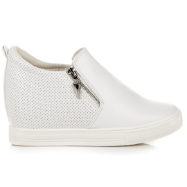 Genombrutna Sneakers På Kil vit