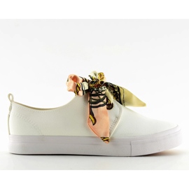 Sneakers spetsade med ett vitt band