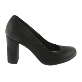 Pumpar på ett inlägg Edeo 2119 svart