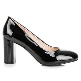 Lucky Shoes Svartlackade pumps
