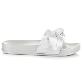 Via Giulia  Vita Tofflor Med En Rosett