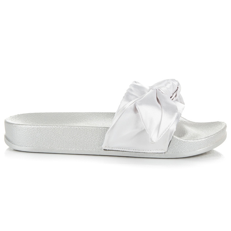 Via Giulia  Vita Tofflor Med En Rosett