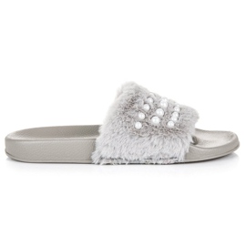 Tofflor med päls och pärlor grå