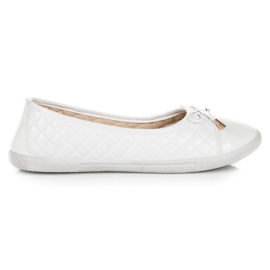 Quiltade ballerinor vit