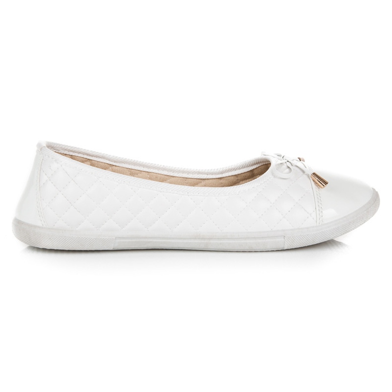 Quiltade ballerinor vit