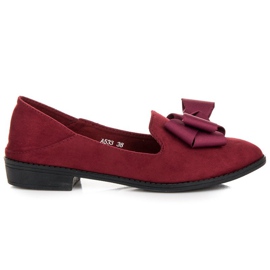 Ch. Creation Skor Med En Rosett röd