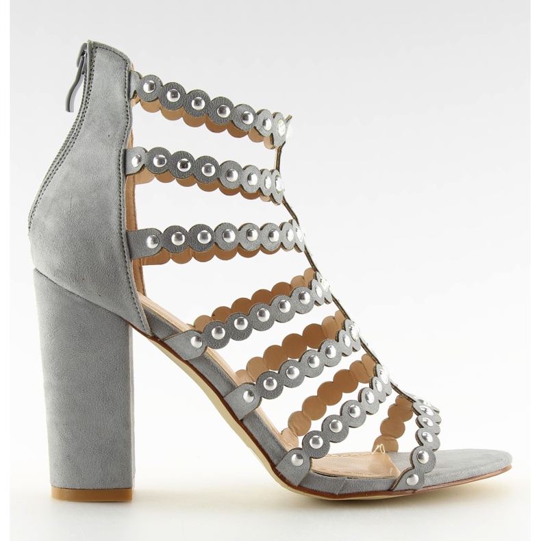 Högklackade sandaler med grå grå nitar