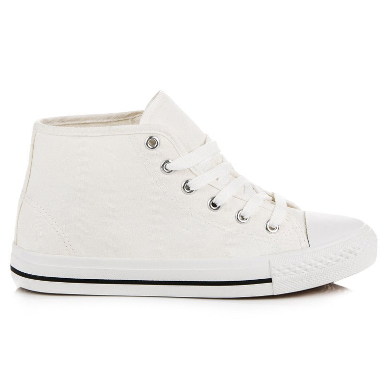 Vita sneakers ovanför ankeln