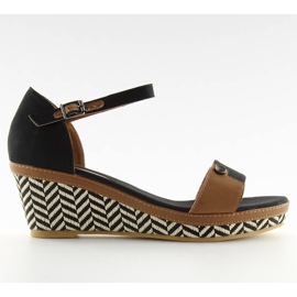 Svarta sandaler på kilar J7731-8 svart