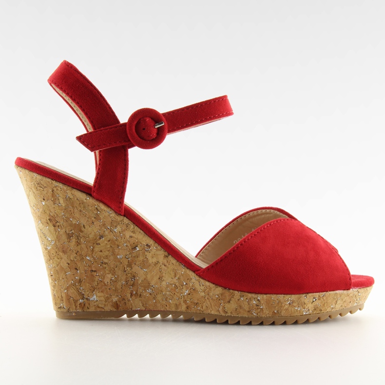 Röda sandaler på en kilklack i kork 3811