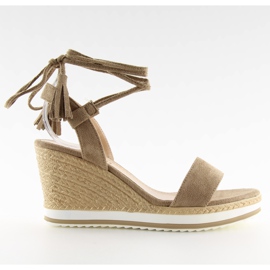Sandaler på en beige wedge JH630 khaki