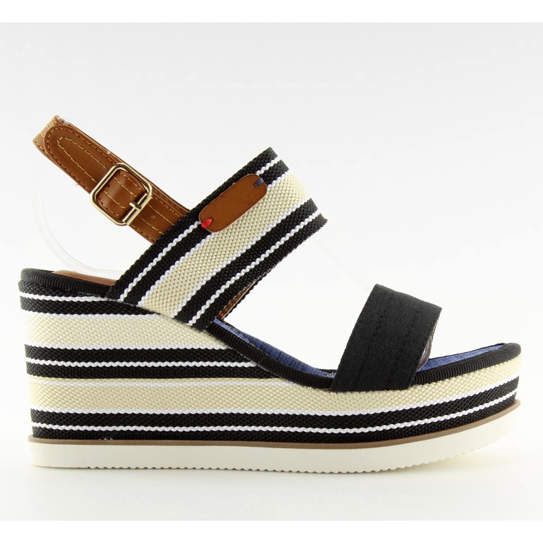 Svarta sandaler på kilklack D-37 svart