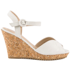 Sandaler på en korkkilklack grå