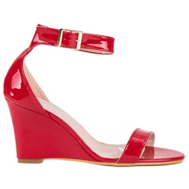 Lackade kilsandaler röd