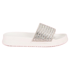 Vita tofflor med kristaller