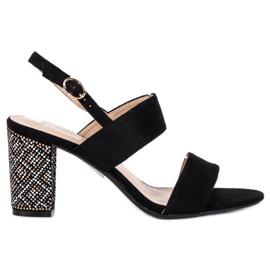 Snygga sandaler med pärlor svart