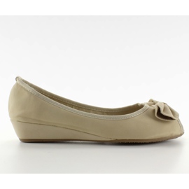 Ballerina på låga klackar 8550 beige