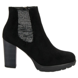 Filippo Svarta fotkängor på stolpen