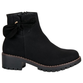 Svarta högklackade stövlar