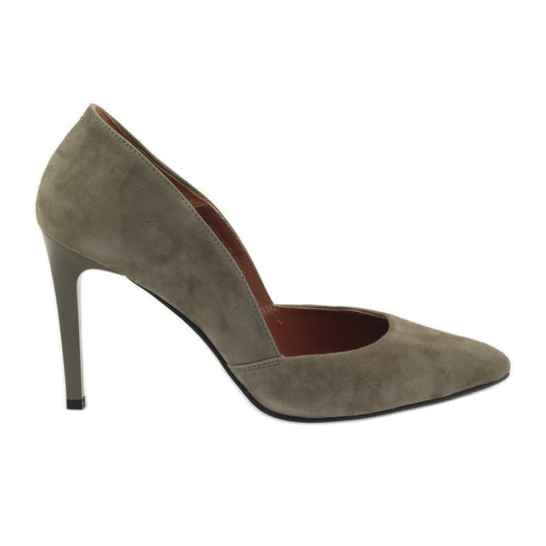 Pumpar på en högklackad Neścior 092 brun