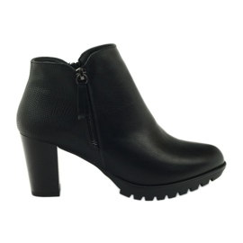 M.Daszyński Stövlar på stolpen svart 1708