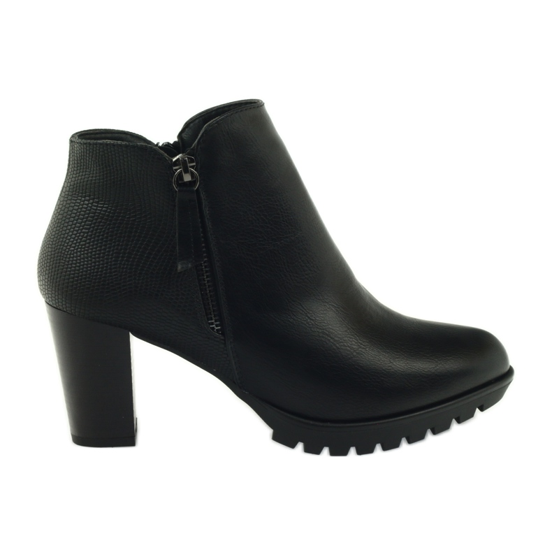 M.Daszyński Stövlar på stolpen svart 1708