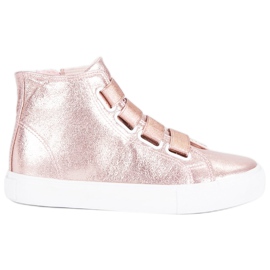 Rosa sneakers ovanför fotleden