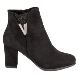 Svarta stövletter i mocka