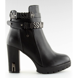 Svarta högklackade stövlar Z122 svart