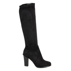 Mocka stövlar på stolpen svart