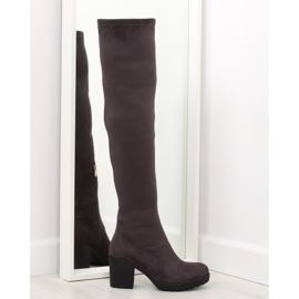 Knäskor med breda klackar grå 520