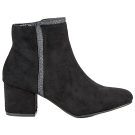 Comer Svarta stövlar på höga klackar