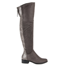 Filippo Mocka över knäna grå