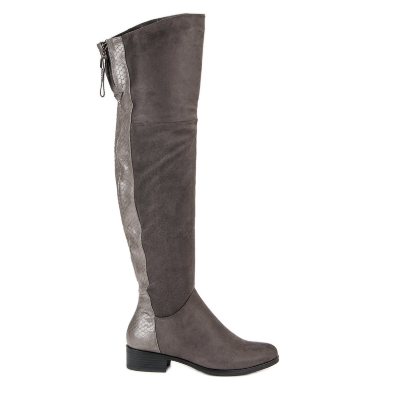 Filippo Mocka över knäna grå