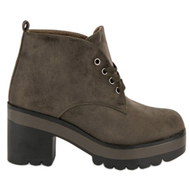 Lätta högklackade stövlar grön