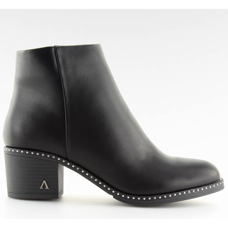 Stövlar på stabil häl svart BH120-KB