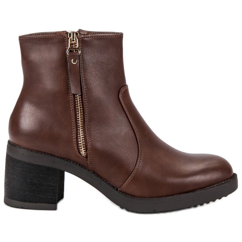 Klassiska stövlar på stolpen brun