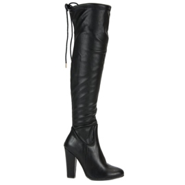 Cm Paris Höga musketerer på ett inlägg svart